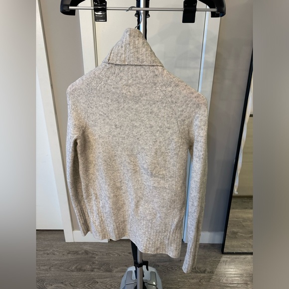 Perfect condition Aritzia Community light grey high neck lightweight sweater - Picture 3 of 7